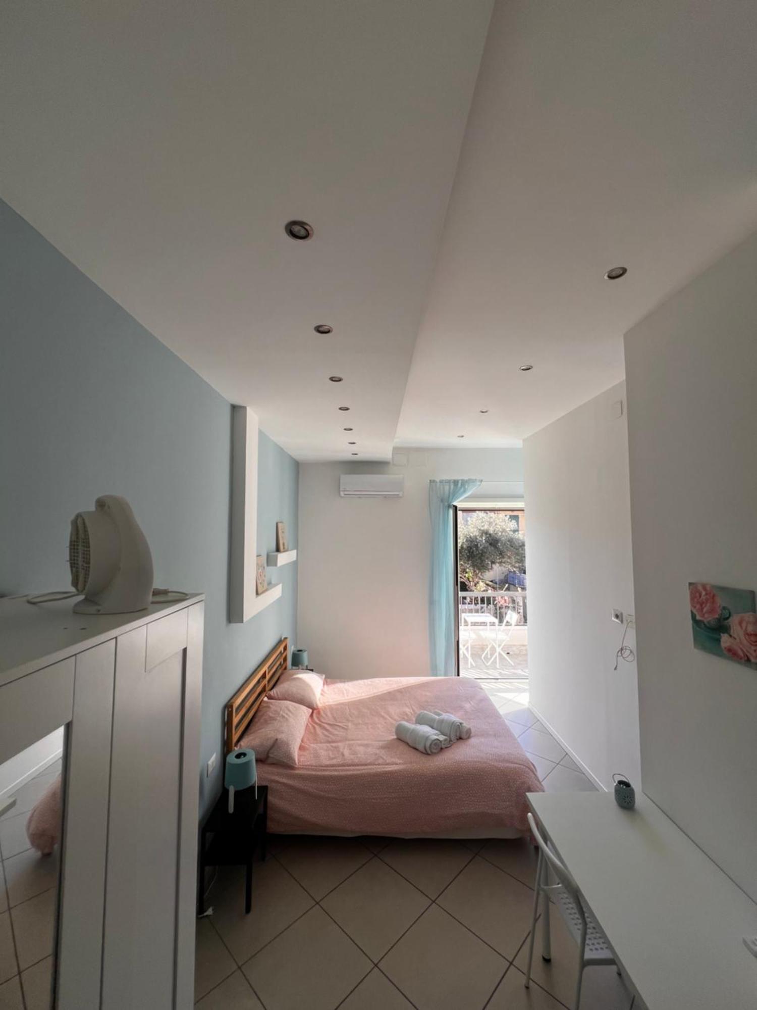 The Shaman's House Very Close To The Metro Line 1 Apartment Naples